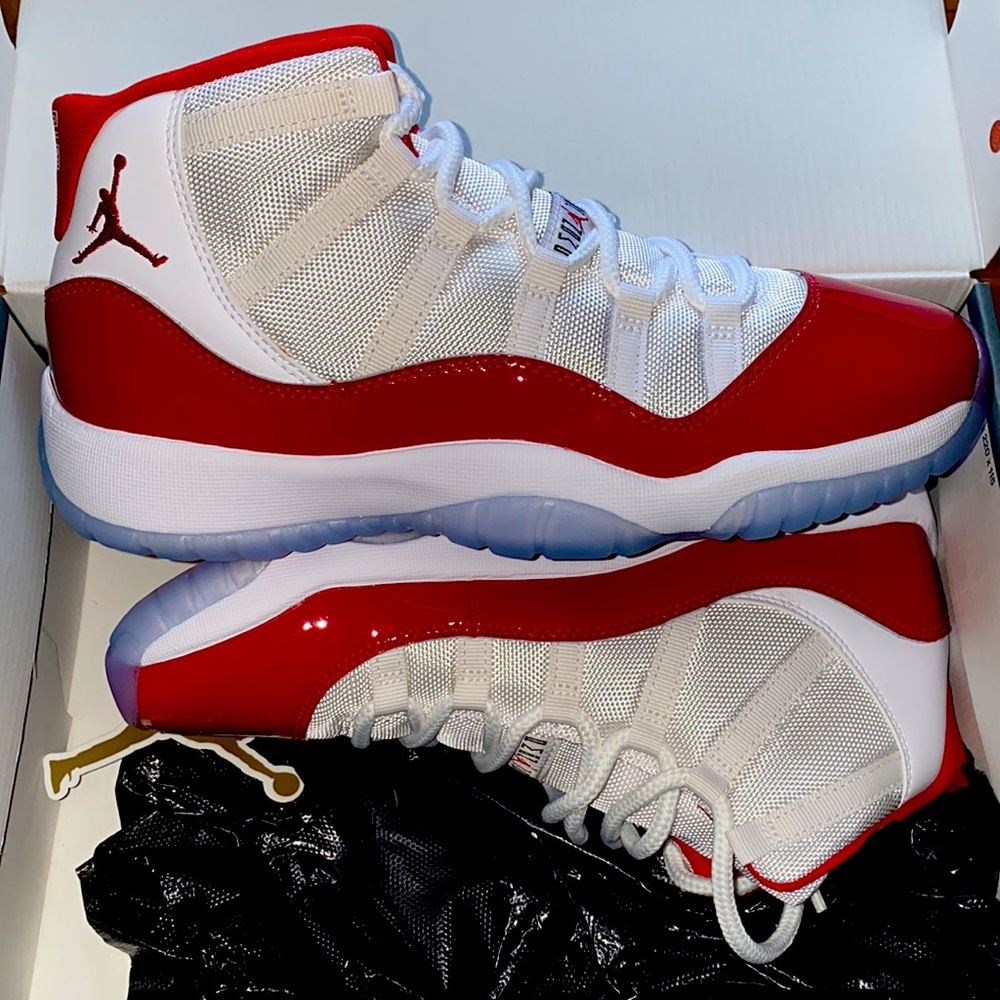 Jordon 11 Retro (Cherry 2022) - Picture 4 of 4